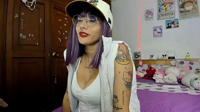 Snapshot of LunaDeCristall chatting on 10.09.25 LunaDeCristall online show from 10.09.25