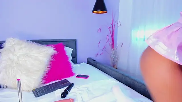 Snapshot of Hanna_Stanx chatting on 02.19.25 Hanna Stanx online show from 02.19.25