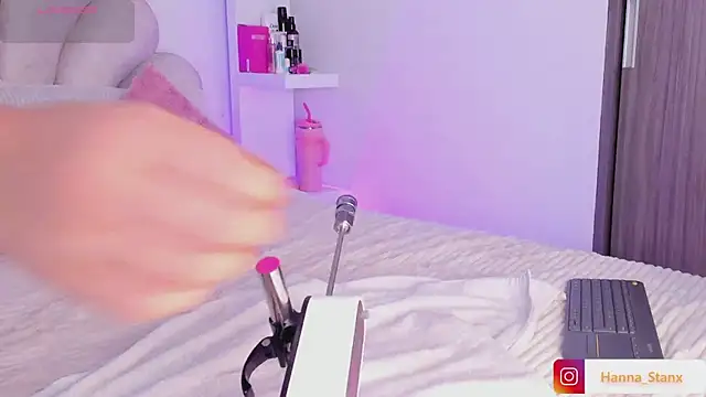 Snapshot of Hanna_Stanx chatting on 10.18.25 Hanna Stanx online show from 10.18.25