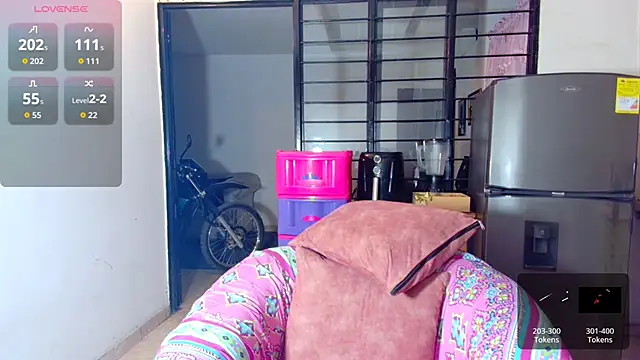 Snapshot of CiaraEbony chatting on 10.27.25 CiaraEbony online show from 10.27.25