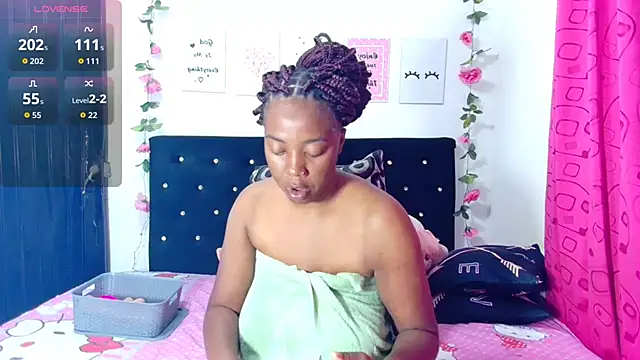 Snapshot of CiaraEbony chatting on 11.03.25 CiaraEbony online show from 11.03.25