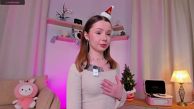 DominikaElis online show from 12.17.25