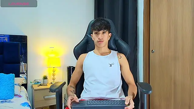 Snapshot of _CamiloBass chatting on 05.12.26 CamiloBass online show from 05.12.26