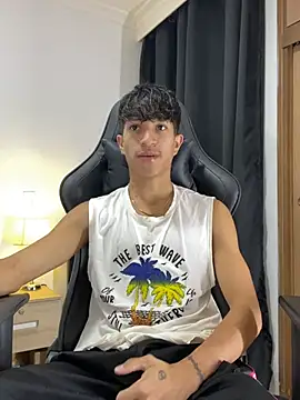 Snapshot of _CamiloBass chatting on 05.14.26 CamiloBass online show from 05.14.26