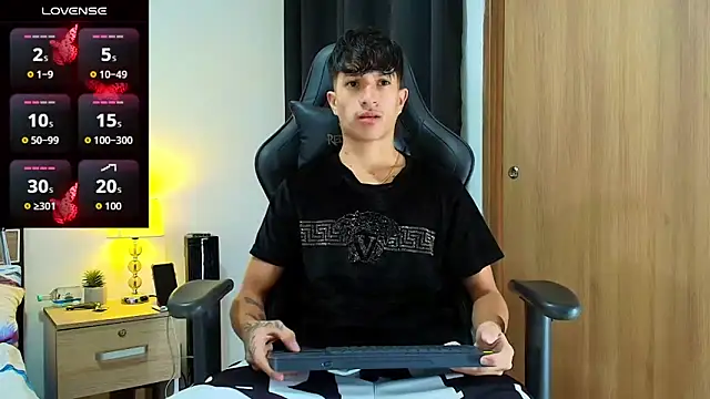 Snapshot of _CamiloBass chatting on 05.19.26 CamiloBass online show from 05.19.26