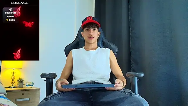 Snapshot of _CamiloBass chatting on 06.05.26 CamiloBass online show from 06.05.26