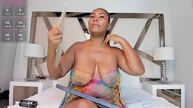 Snapshot of OliviaBurning chatting on 02.14.25 OliviaBurning online show from 02.14.25