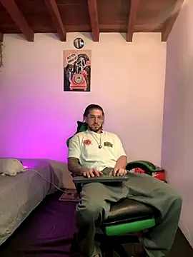 Valentino Xander online show from 12.16.25