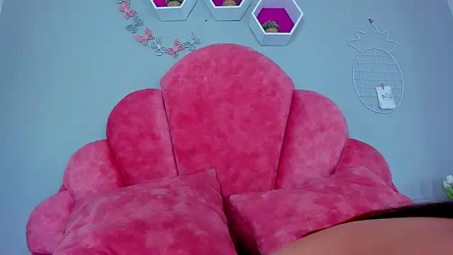 Snapshot of EngelStone chatting on 02.21.25 EngelStone online show from 02.21.25