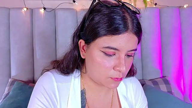 Snapshot of EngelStone chatting on 09.23.25 EngelStone online show from 09.23.25