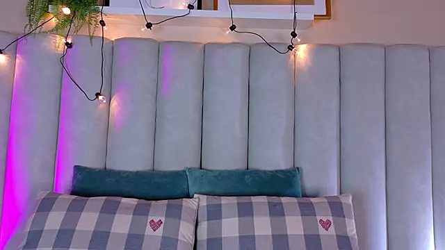 Snapshot of EngelStone chatting on 10.16.25 EngelStone online show from 10.16.25