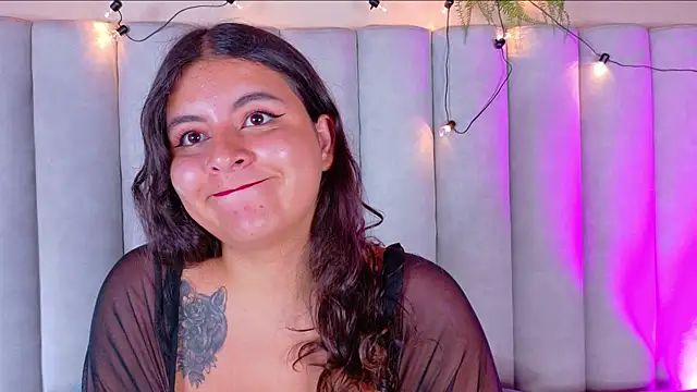 Snapshot of EngelStone chatting on 10.22.25 EngelStone online show from 10.22.25