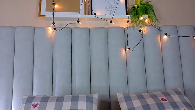 Snapshot of EngelStone chatting on 10.29.25 EngelStone online show from 10.29.25