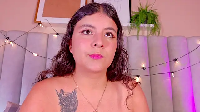 Snapshot of EngelStone chatting on 11.25.25 EngelStone online show from 11.25.25