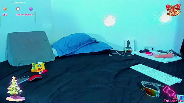 Piggy Eddy online show from 12.23.25