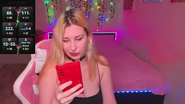 Snapshot of Alice___Rose chatting on 12.12.24 Alice Rose online show from 12.12.24