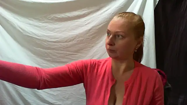 Redheadgreeneyed-maks online show from 10.16.25