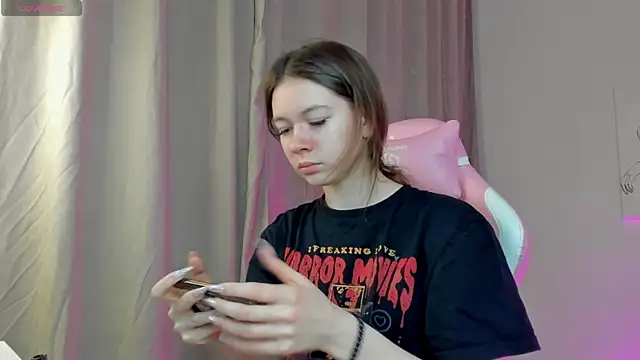 Nicole Charm online show from 02.17.25