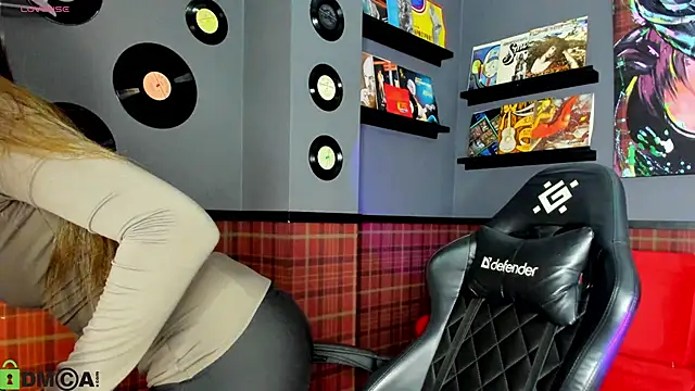 Nicole Charm online show from 01.13.26