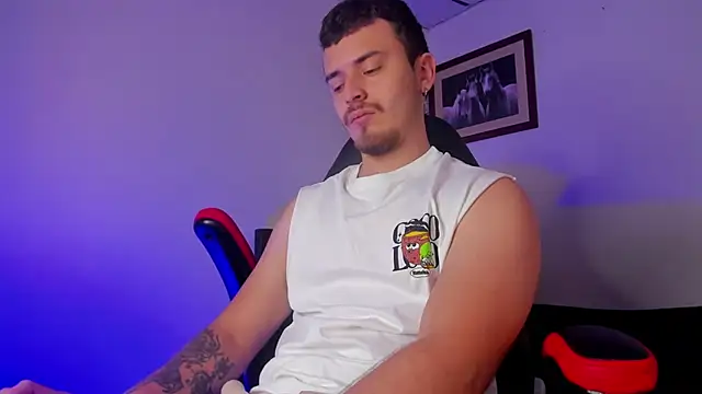 Snapshot of james_connor2 chatting on 01.17.25 james connor2 online show from 01.17.25