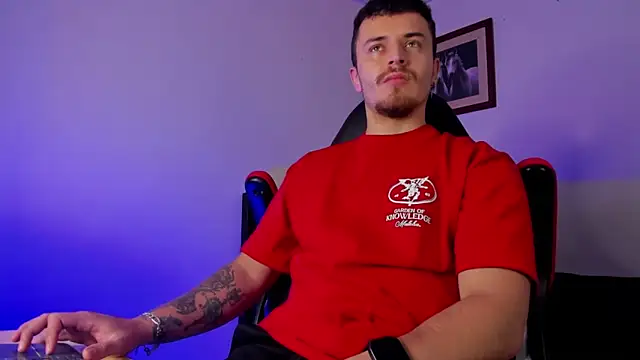 Snapshot of james_connor2 chatting on 01.18.25 james connor2 online show from 01.18.25