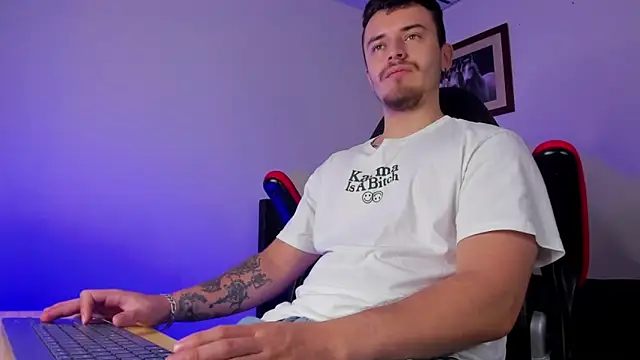 Snapshot of james_connor2 chatting on 01.19.25 james connor2 online show from 01.19.25