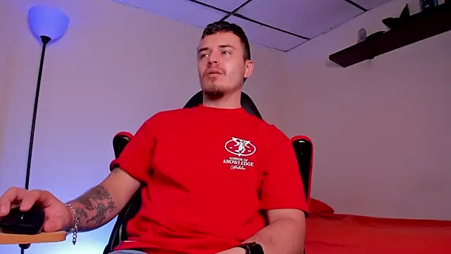 Snapshot of james_connor2 chatting on 10.13.25 james connor2 online show from 10.13.25