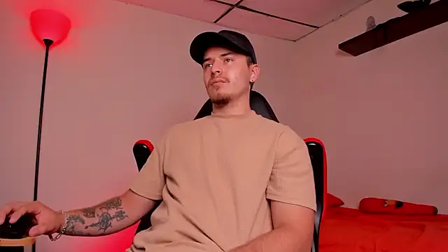 Snapshot of james_connor2 chatting on 10.18.25 james connor2 online show from 10.18.25