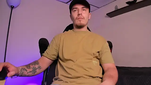 Snapshot of james_connor2 chatting on 11.29.25 james connor2 online show from 11.29.25