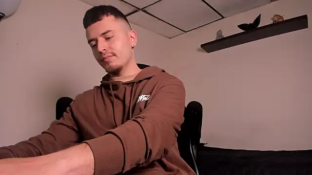 Snapshot of james_connor2 chatting on 12.20.25 james connor2 online show from 12.20.25