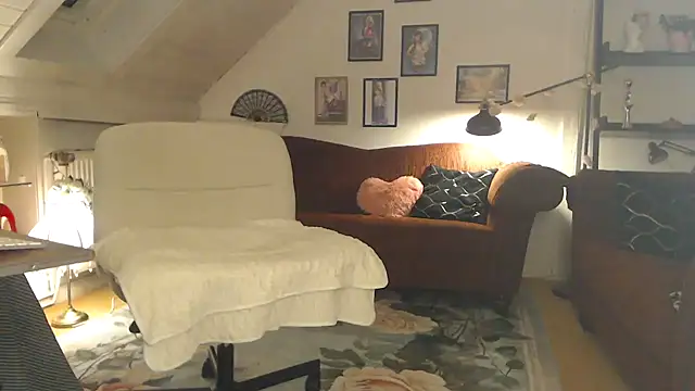 GinaBlonde online show from 11.15.25