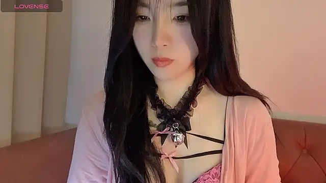 Snapshot of NickiBloom chatting on 01.14.25 NickiBloom online show from 01.14.25