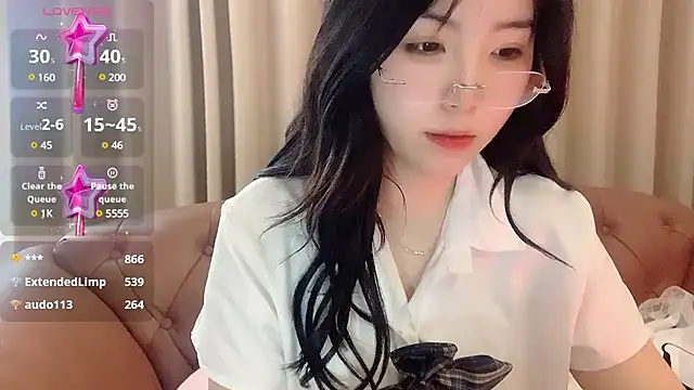 Snapshot of NickiBloom chatting on 02.20.25 NickiBloom online show from 02.20.25