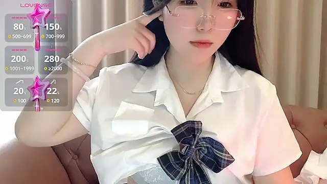 Snapshot of NickiBloom chatting on 02.22.25 NickiBloom online show from 02.22.25