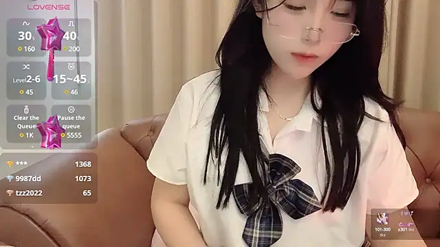 Snapshot of NickiBloom chatting on 02.22.25 NickiBloom online show from 02.22.25