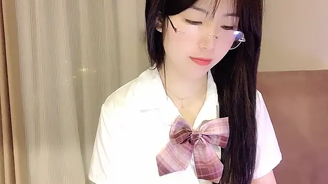 Snapshot of NickiBloom chatting on 03.19.25 NickiBloom online show from 03.19.25