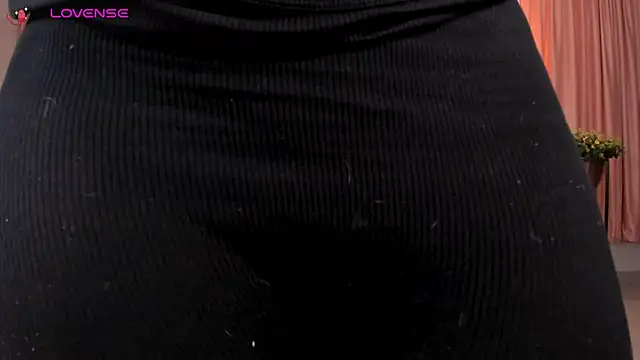 Snapshot of NatyFerrer_ chatting on 02.08.25 NatyFerrer online show from 02.08.25