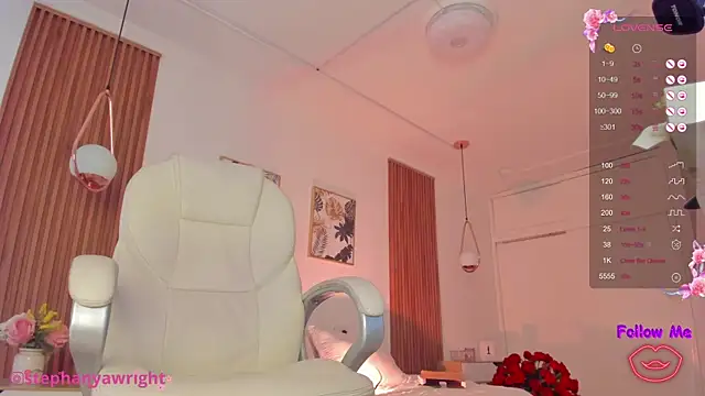 Snapshot of TiffanyWright chatting on 01.21.25 TiffanyWright online show from 01.21.25