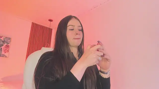 Snapshot of TiffanyWright chatting on 11.30.25 TiffanyWright online show from 11.30.25