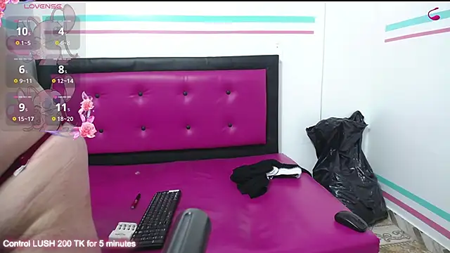 Snapshot of kambelroche chatting on 09.16.25 kambelroche online show from 09.16.25