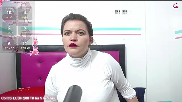 Snapshot of kambelroche chatting on 10.05.25 kambelroche online show from 10.05.25