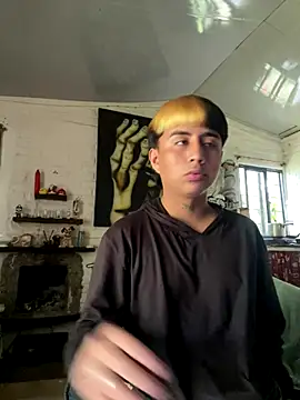 Snapshot of FlpGmz chatting on 09.22.25 FlpGmz online show from 09.22.25