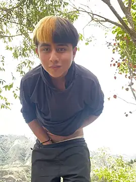 Snapshot of FlpGmz chatting on 09.27.25 FlpGmz online show from 09.27.25