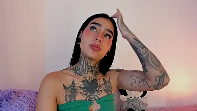 Snapshot of shadowcatt_ chatting on 12.12.24 shadowcatt online show from 12.12.24