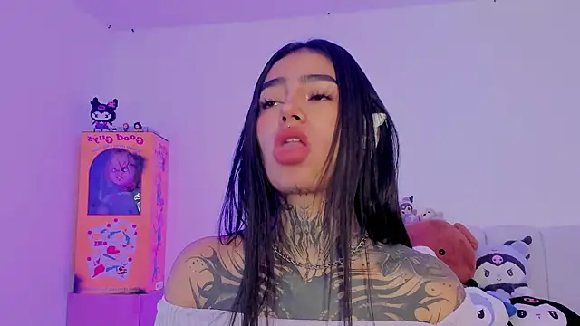 Snapshot of shadowcatt_ chatting on 10.06.25 shadowcatt online show from 10.06.25