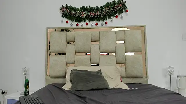 Snapshot of Saraa_lov chatting on 12.14.24 Saraa lov online show from 12.14.24