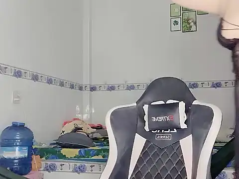 Snapshot of family196 chatting on 09.27.25 family196 online show from 09.27.25