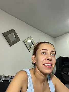 Snapshot of AnnbellaRosse chatting on 01.05.25 AnnbellaRosse online show from 01.05.25