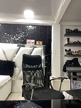 Snapshot of AnnbellaRosse chatting on 02.03.25 AnnbellaRosse online show from 02.03.25