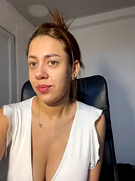 Snapshot of AnnbellaRosse chatting on 09.30.25 AnnbellaRosse online show from 09.30.25